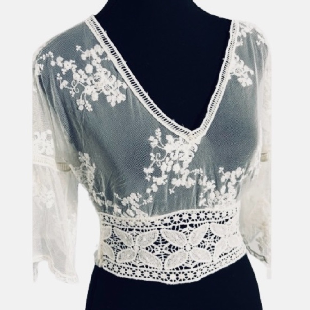 NWT REBELLION SMALL LACE CROP BELL SLEEVES CREAM IVORY V NECK FLORAL BOH… - Picture 2 of 12